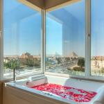 Royal Studio Suite, Hot Tub, Pyramids View